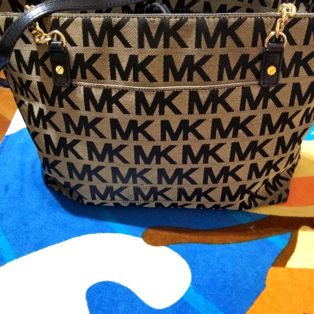 Hand bag